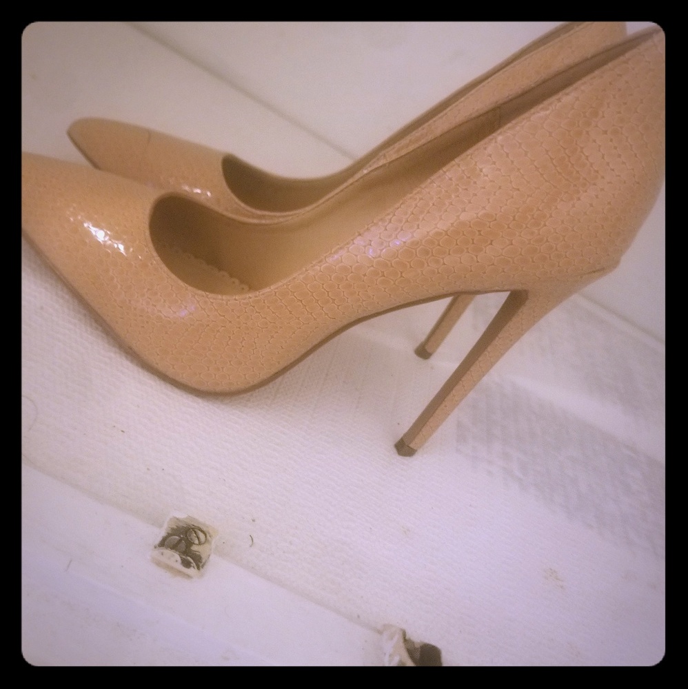 Nude Pumps